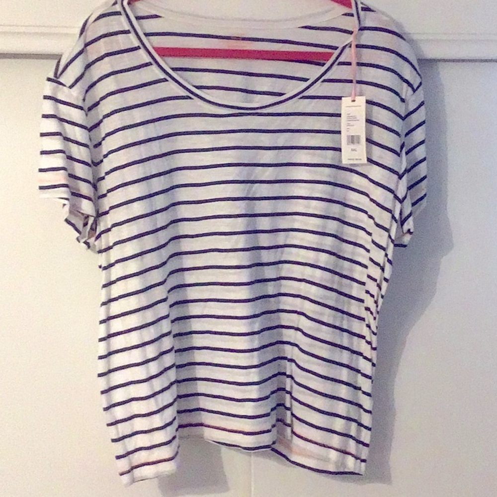 Vineyard Vines White and Navy stripe short sleeve T-Shirt.